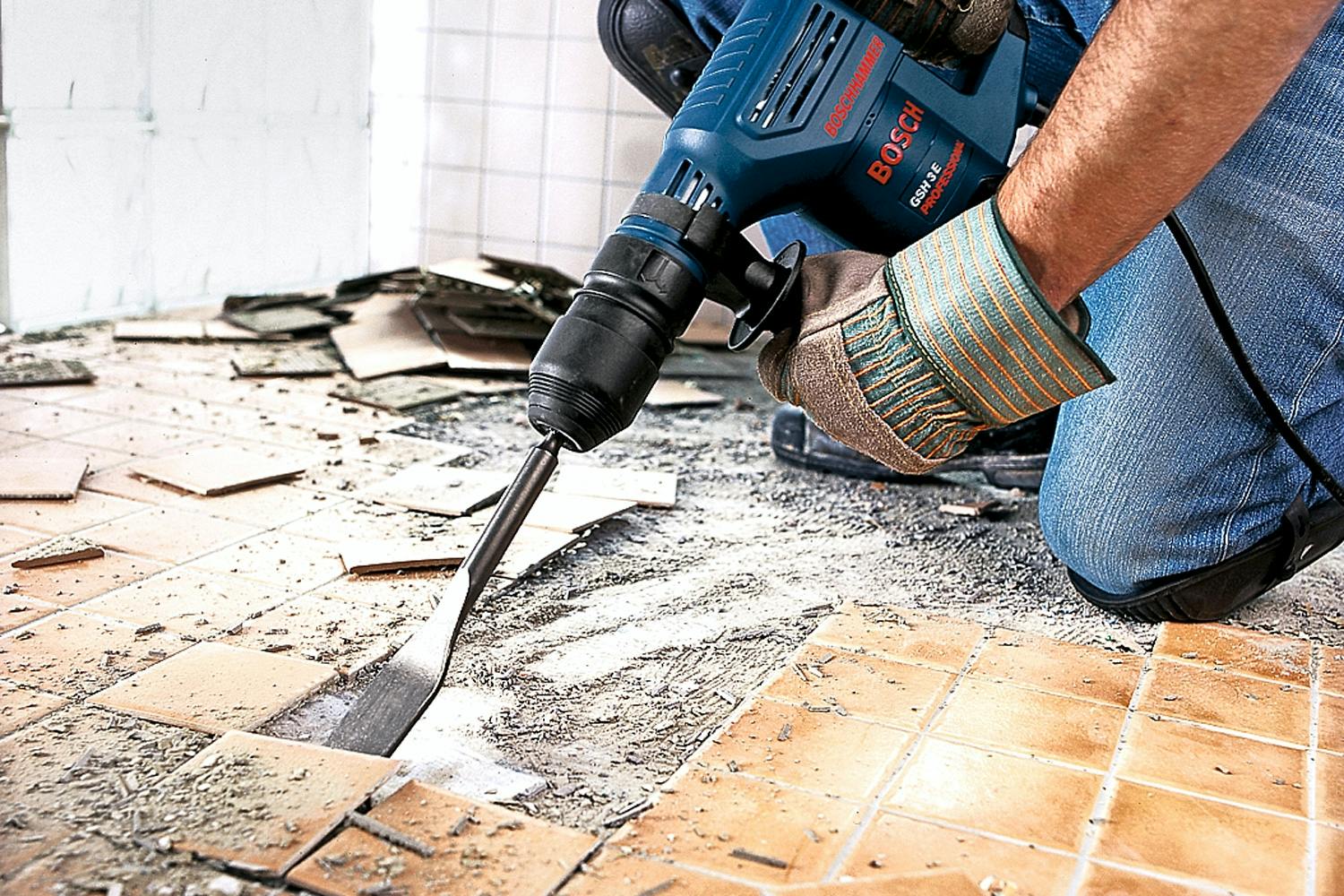 Laattojen irrottaminen poravasaralla Laattojen irroitus